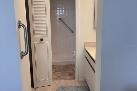 Condo in Bradenton, Florida, 2 bedrooms  № 2199074 - photo 7