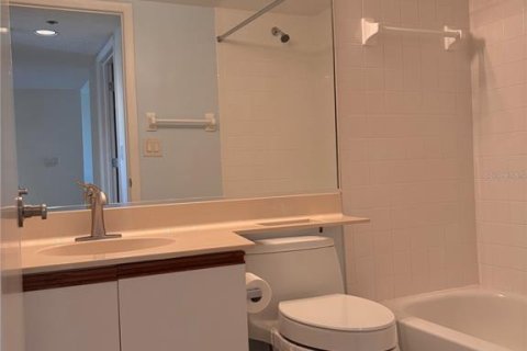 Condo in Bradenton, Florida, 2 bedrooms  № 2199074 - photo 16