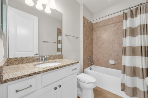 House in Orlando, Florida 3 bedrooms, 254.92 sq.m. № 2272772 - photo 7