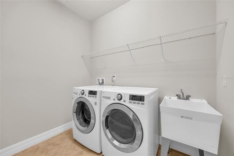 House in Orlando, Florida 3 bedrooms, 254.92 sq.m. № 2272772 - photo 9
