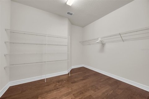 House in Orlando, Florida 3 bedrooms, 254.92 sq.m. № 2272772 - photo 24