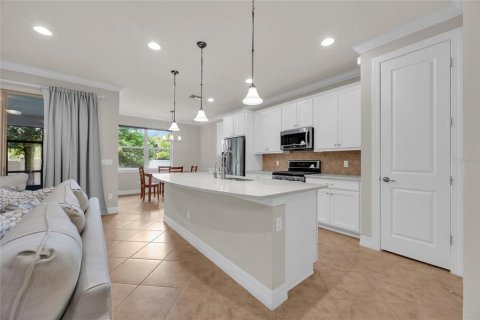 House in Orlando, Florida 3 bedrooms, 254.92 sq.m. № 2272772 - photo 14