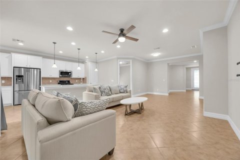 House in Orlando, Florida 3 bedrooms, 254.92 sq.m. № 2272772 - photo 13