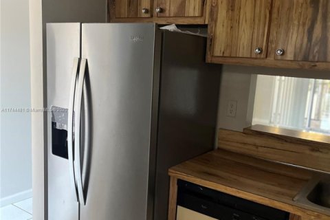 Condo in Lauderdale Lakes, Florida, 1 bedroom  № 1859612 - photo 9