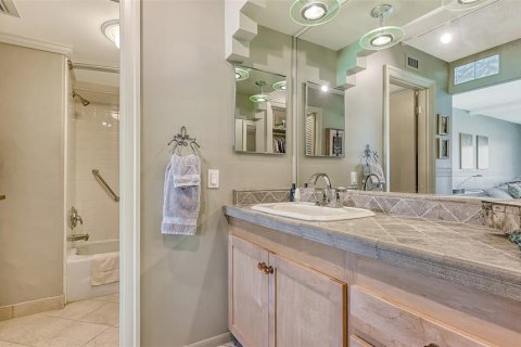 Copropriété à vendre à Longboat Key, Floride: 2 chambres, 114.73 m2 № 1517933 - photo 15