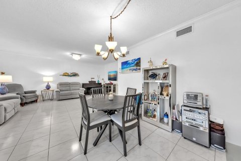 Condo in Hallandale Beach, Florida, 2 bedrooms  № 2077457 - photo 11