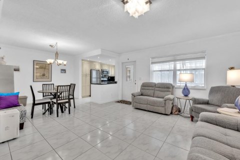 Condo in Hallandale Beach, Florida, 2 bedrooms  № 2077457 - photo 5