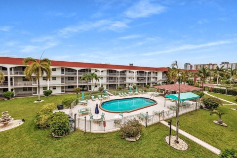 Condo in Hallandale Beach, Florida, 2 bedrooms  № 2077457 - photo 7