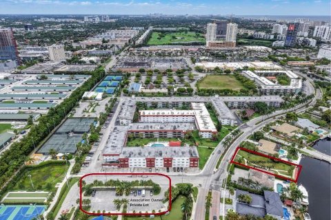 Condo in Hallandale Beach, Florida, 2 bedrooms  № 2077457 - photo 27