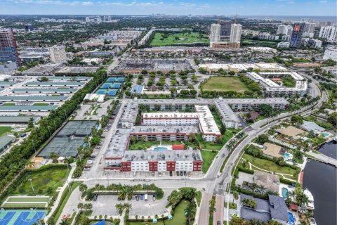 Condo in Hallandale Beach, Florida, 2 bedrooms  № 2077457 - photo 29