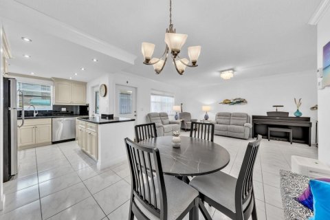 Condo in Hallandale Beach, Florida, 2 bedrooms  № 2077457 - photo 3