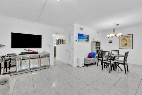 Condo in Hallandale Beach, Florida, 2 bedrooms  № 2077457 - photo 4