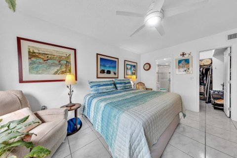 Condo in Hallandale Beach, Florida, 2 bedrooms  № 2077457 - photo 17