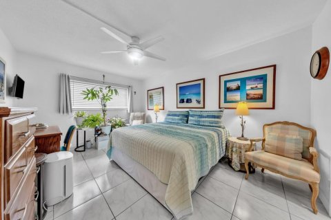 Condo in Hallandale Beach, Florida, 2 bedrooms  № 2077457 - photo 19