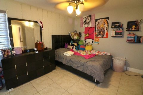 House in Miramar, Florida 6 bedrooms, 313.08 sq.m. № 1952013 - photo 24