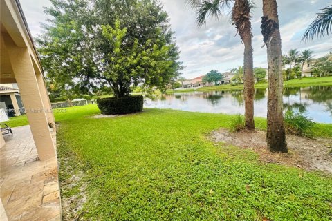 House in Miramar, Florida 6 bedrooms, 313.08 sq.m. № 1952013 - photo 3