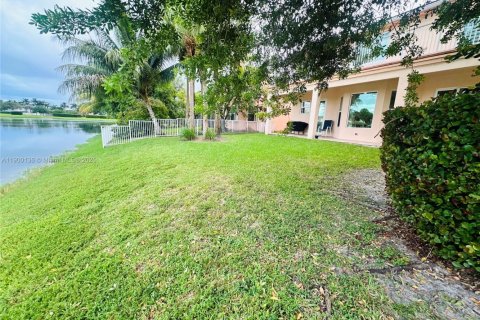 House in Miramar, Florida 6 bedrooms, 313.08 sq.m. № 1952013 - photo 4