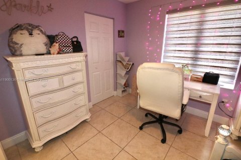 House in Miramar, Florida 6 bedrooms, 313.08 sq.m. № 1952013 - photo 25