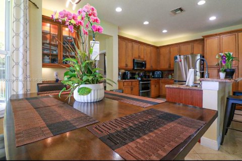 House in Miramar, Florida 6 bedrooms, 313.08 sq.m. № 1952013 - photo 10