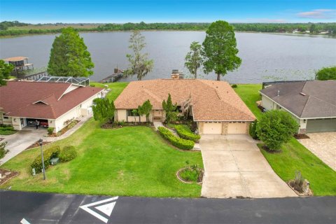 House in Winter Haven, Florida 3 bedrooms, 208.75 sq.m. № 2093227 - photo 2
