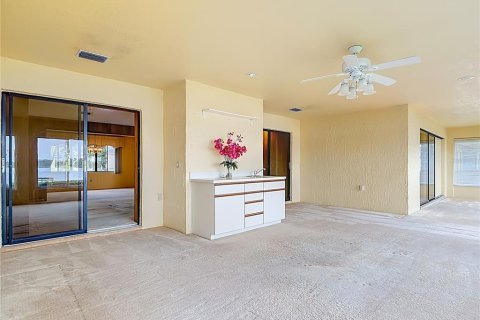 House in Winter Haven, Florida 3 bedrooms, 208.75 sq.m. № 2093227 - photo 14