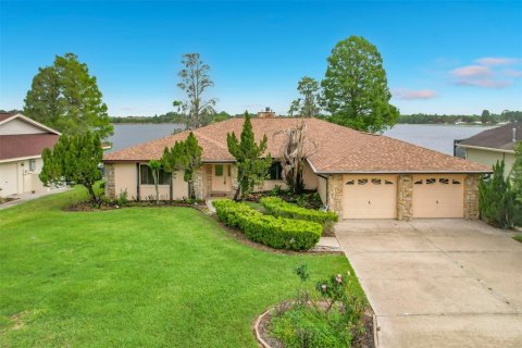 House in Winter Haven, Florida 3 bedrooms, 208.75 sq.m. № 2093227
