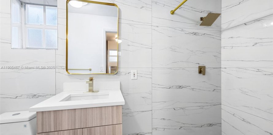 Villa ou maison à Hallandale Beach, Floride 2 chambres, 211.82 m2 № 1966269