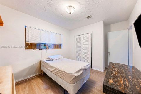 Villa ou maison à vendre à Hallandale Beach, Floride: 2 chambres, 211.82 m2 № 1966269 - photo 7