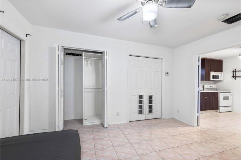 Villa ou maison à vendre à Hallandale Beach, Floride: 2 chambres, 211.82 m2 № 1966269 - photo 2