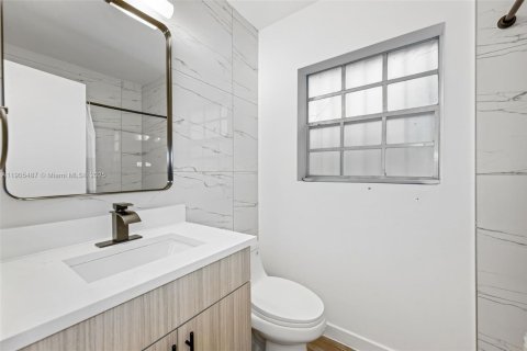 Villa ou maison à vendre à Hallandale Beach, Floride: 2 chambres, 211.82 m2 № 1966269 - photo 10
