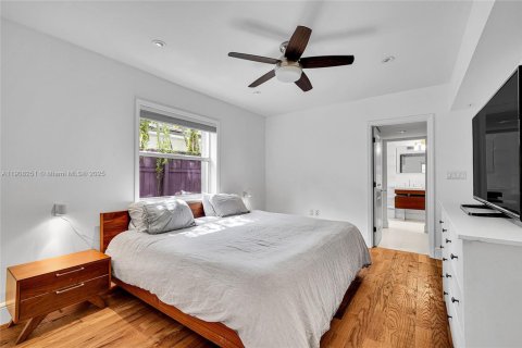 Casa en venta en Miami, Florida, 3 dormitorios, 155.33 m2 № 1964160 - foto 13