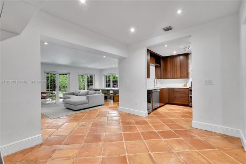 Casa en venta en Miami, Florida, 3 dormitorios, 155.33 m2 № 1964160 - foto 5