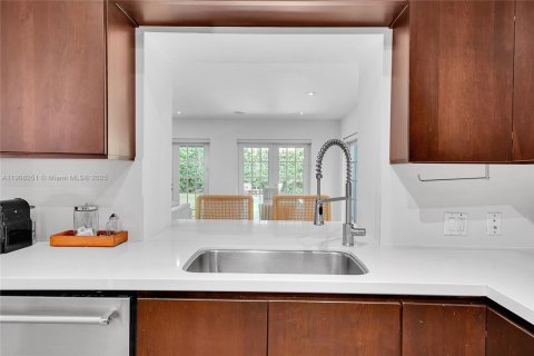 Casa en venta en Miami, Florida, 3 dormitorios, 155.33 m2 № 1964160 - foto 7