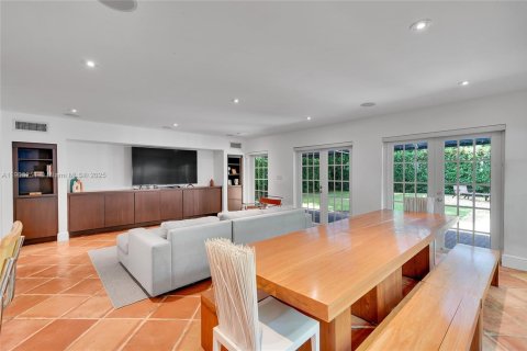 Casa en venta en Miami, Florida, 3 dormitorios, 155.33 m2 № 1964160 - foto 10