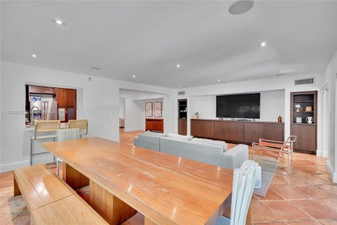 Casa en venta en Miami, Florida, 3 dormitorios, 155.33 m2 № 1964160 - foto 11