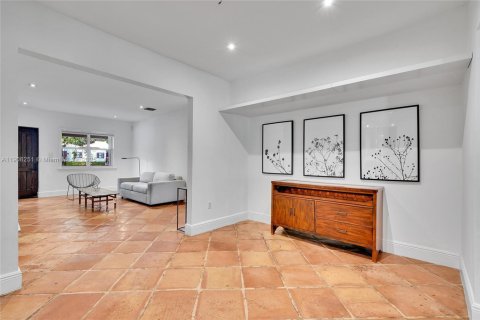 Casa en venta en Miami, Florida, 3 dormitorios, 155.33 m2 № 1964160 - foto 4