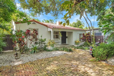 Casa en venta en Miami, Florida, 3 dormitorios, 155.33 m2 № 1964160 - foto 1