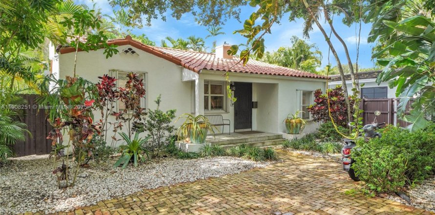 Casa en Miami, Florida 3 dormitorios, 155.33 m2 № 1964160