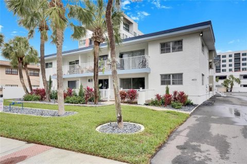 Condo in Saint Petersburg, Florida, 2 bedrooms  № 1558578 - photo 8