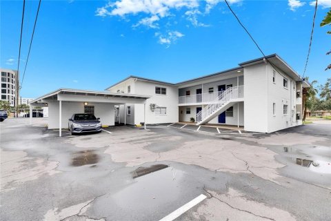 Condo in Saint Petersburg, Florida, 2 bedrooms  № 1558578 - photo 13