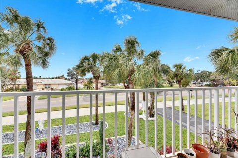 Condo in Saint Petersburg, Florida, 2 bedrooms  № 1558578 - photo 2
