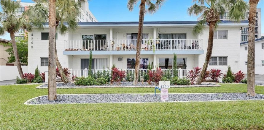 Condo in Saint Petersburg, Florida, 2 bedrooms № 1558578