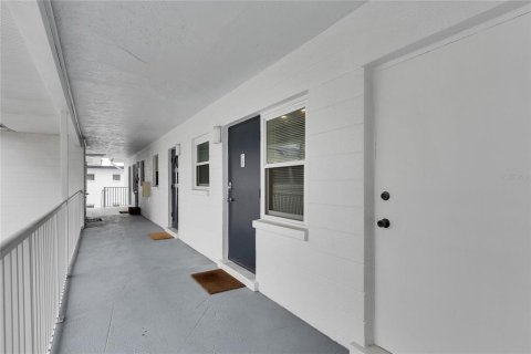 Condo in Saint Petersburg, Florida, 2 bedrooms  № 1558578 - photo 16