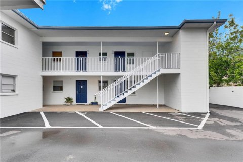 Condo in Saint Petersburg, Florida, 2 bedrooms  № 1558578 - photo 14