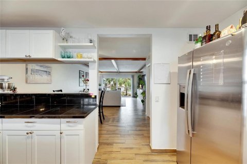 Condo in Saint Petersburg, Florida, 2 bedrooms  № 1558578 - photo 27
