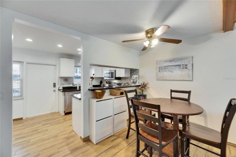 Condo in Saint Petersburg, Florida, 2 bedrooms  № 1558578 - photo 30