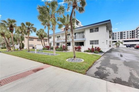 Condo in Saint Petersburg, Florida, 2 bedrooms  № 1558578 - photo 7