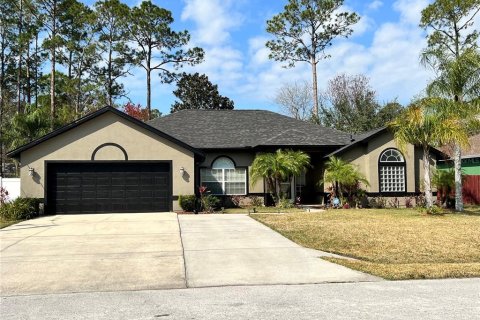 House in Palm Coast, Florida 4 bedrooms, 226.96 sq.m. № 1576516 - photo 1