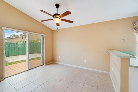 Casa en venta en Miami, Florida, 3 dormitorios, 135.08 m2 № 1993171 - foto 12