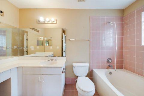 Casa en venta en Miami, Florida, 3 dormitorios, 135.08 m2 № 1993171 - foto 20